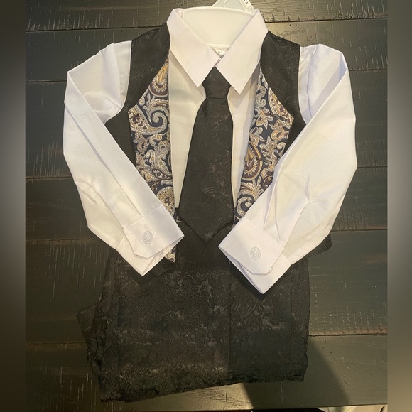 5 piece boys suit - Picture 3 of 6